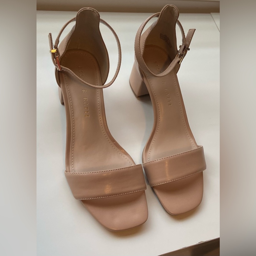 Kelly & Katie beige heels size 6
